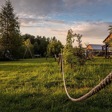 Отель Fort Wapiti Zalasowa Экстерьер фото