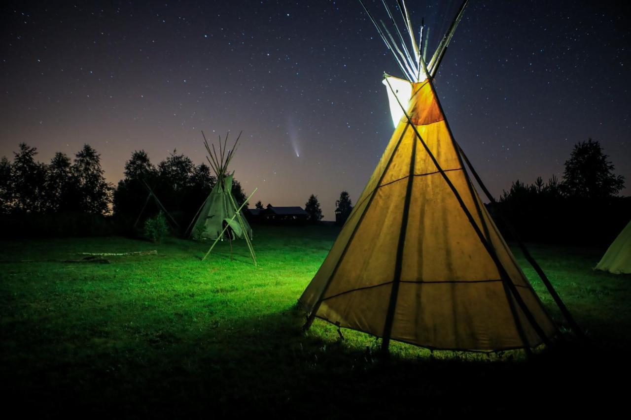 Отель Fort Wapiti Zalasowa Экстерьер фото