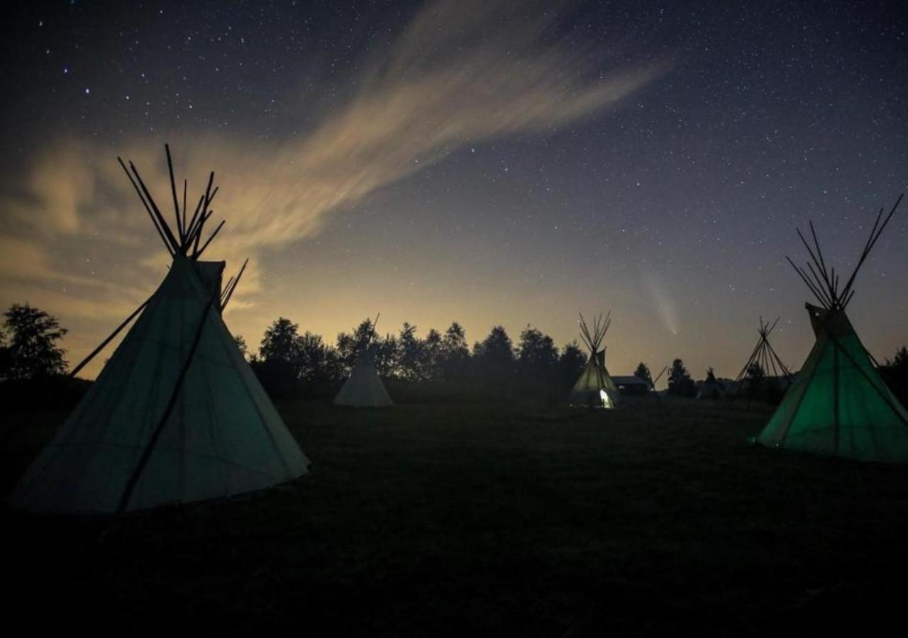 Отель Fort Wapiti Zalasowa Экстерьер фото