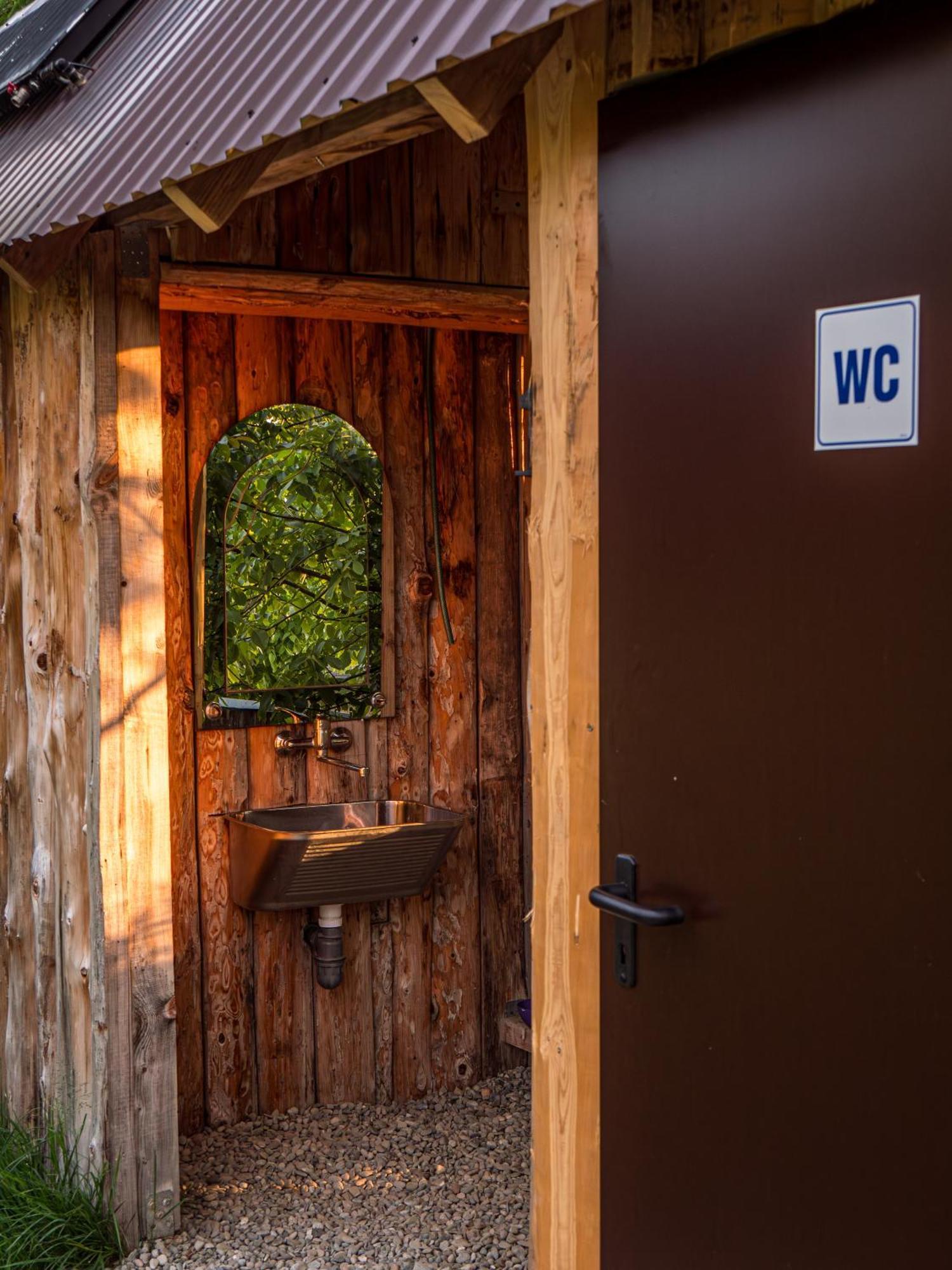 Отель Fort Wapiti Zalasowa Экстерьер фото