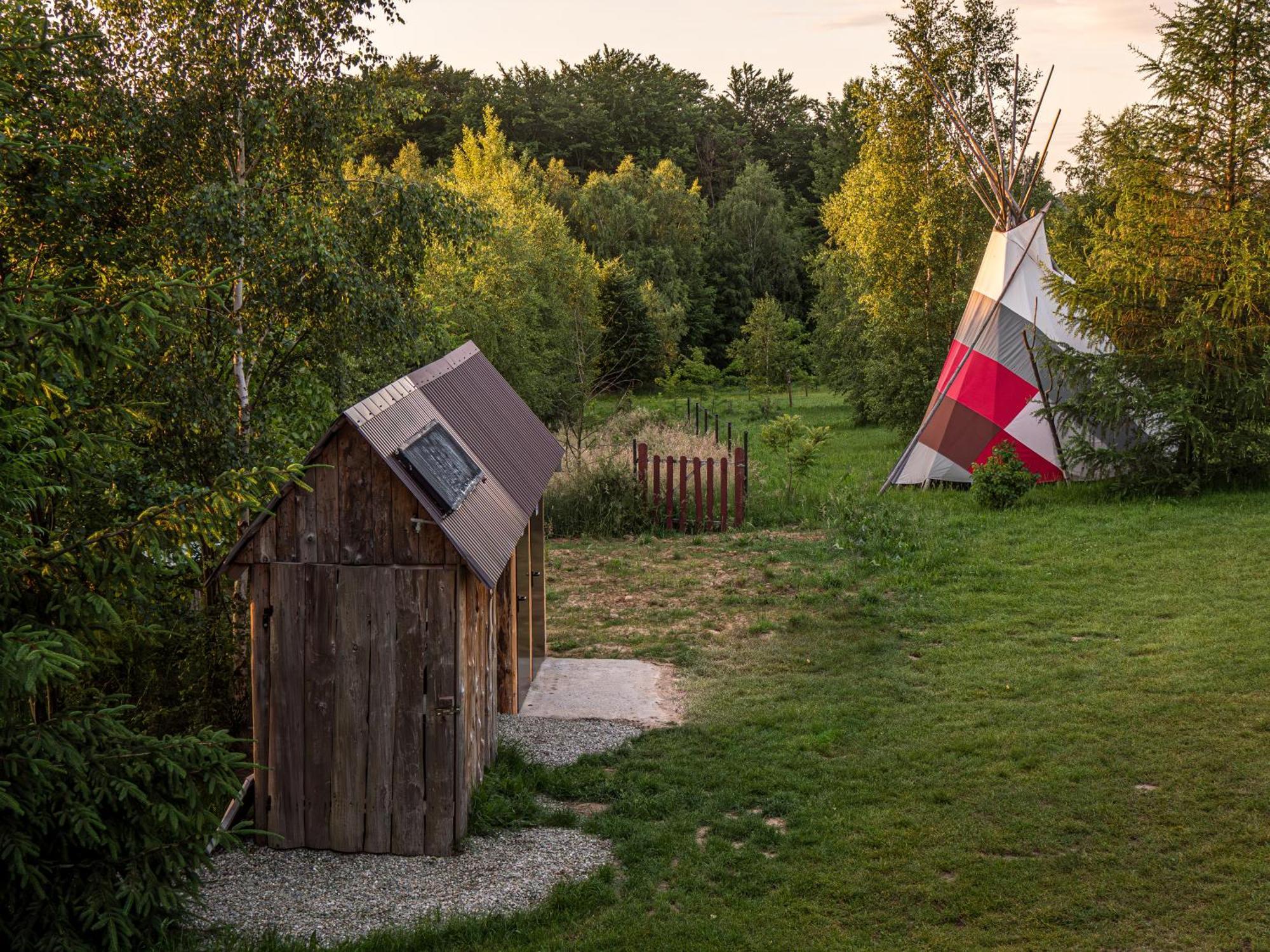 Отель Fort Wapiti Zalasowa Экстерьер фото